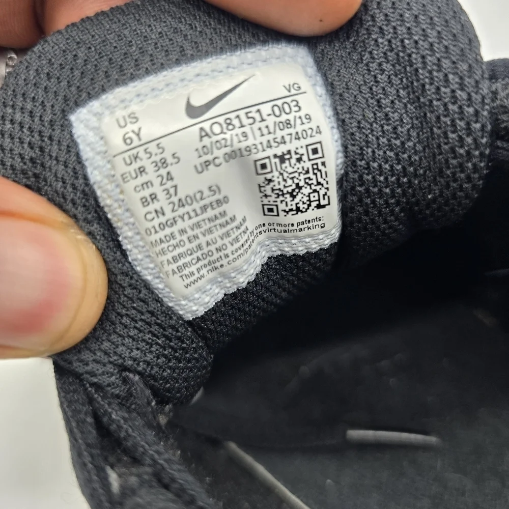 Nike shoe youth